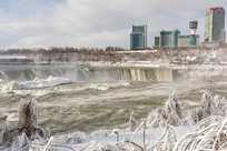 Experience the stunning beauty of Niagara Falls in the winter